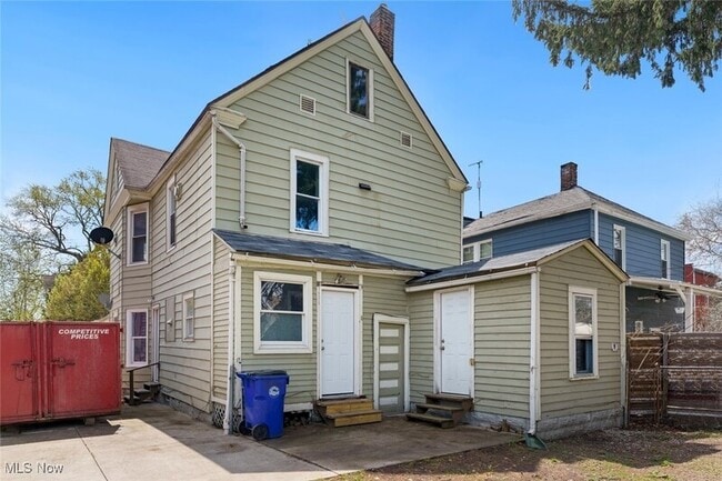 Building Photo - 3414 Daisy Ave