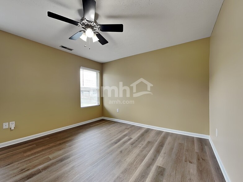 Building Photo - 469 Hennepin Dr