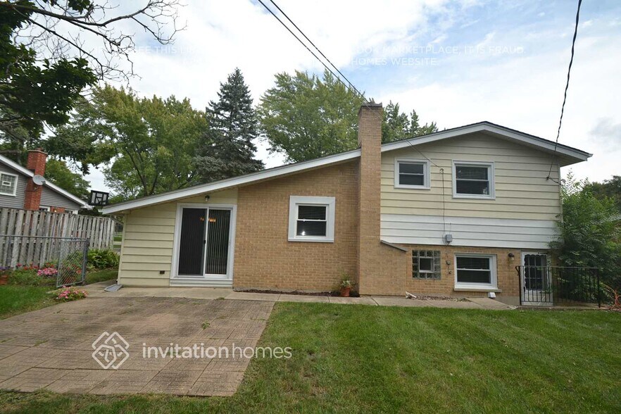 Building Photo - 418 S Kennicott Ave