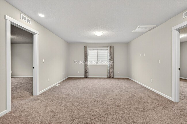 Building Photo - Modern 3BD | 2.5 BA Happy Valley Home On Corner Lot!