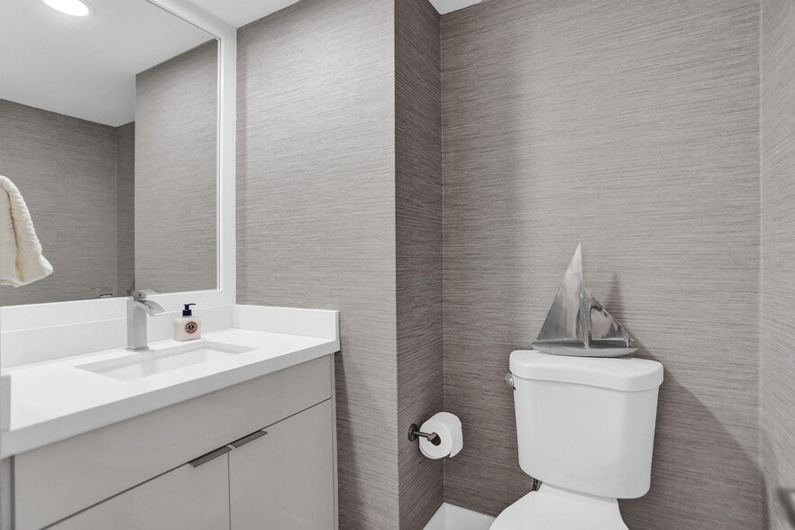 Building Photo - 2780 NE 183rd St