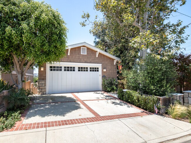 Primary Photo - Exquisite Tree Section Home