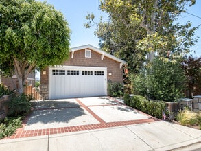 Building Photo - Exquisite Tree Section Home with A/C