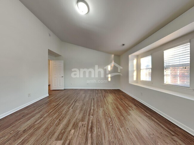 Building Photo - 204 Edgecroft Way