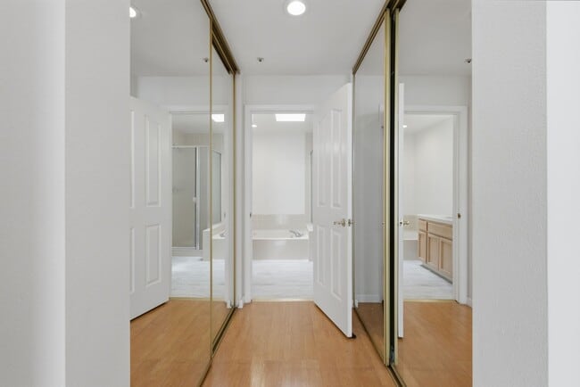 Building Photo - Top-Floor 3BR in Duplex Near BART | Vaulted Ceilings | In-Unit Laundry | Garage Parking