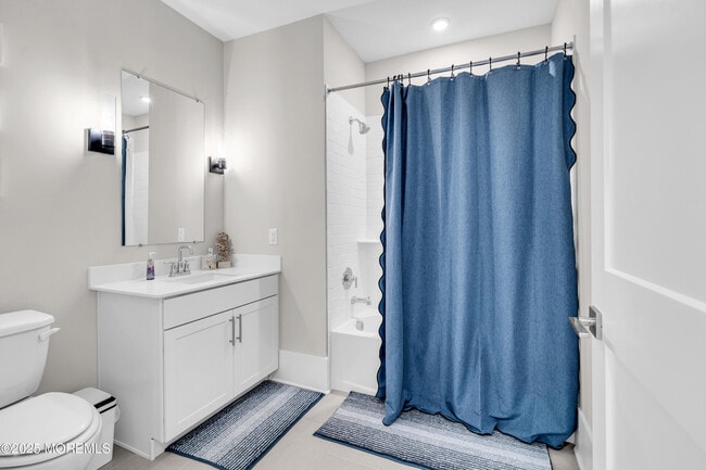 Building Photo - 218 3rd Ave