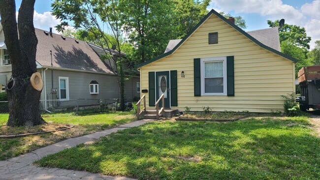 Primary Photo - 112 S Crysler Ave