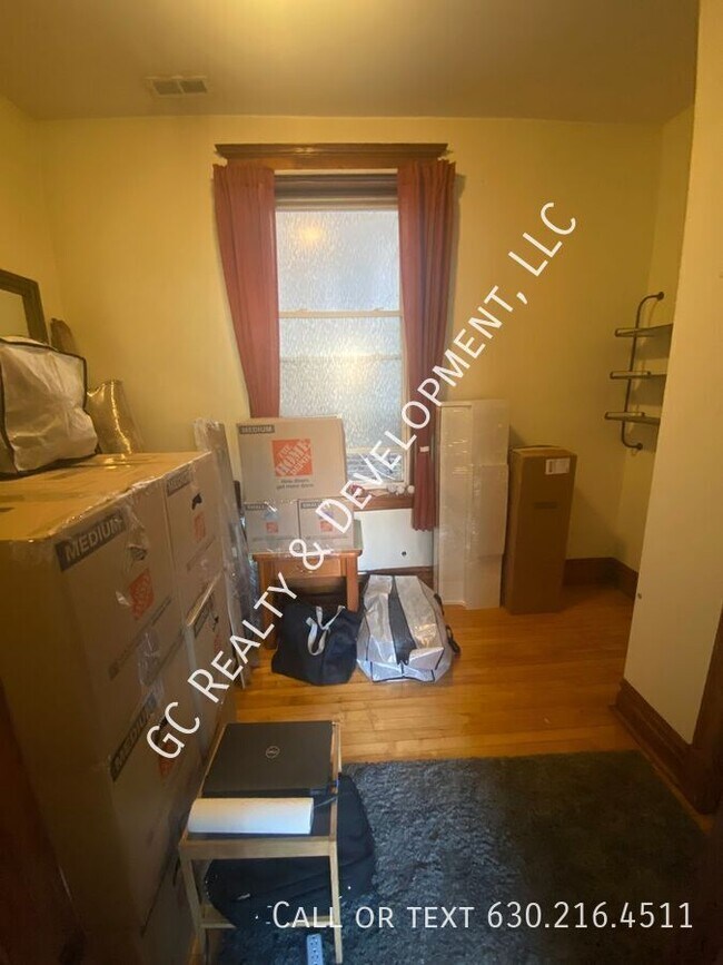 Building Photo - 2130 W Iowa St