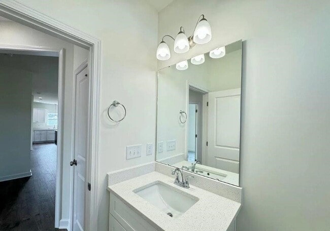 Building Photo - 106 E Sillinger Dr