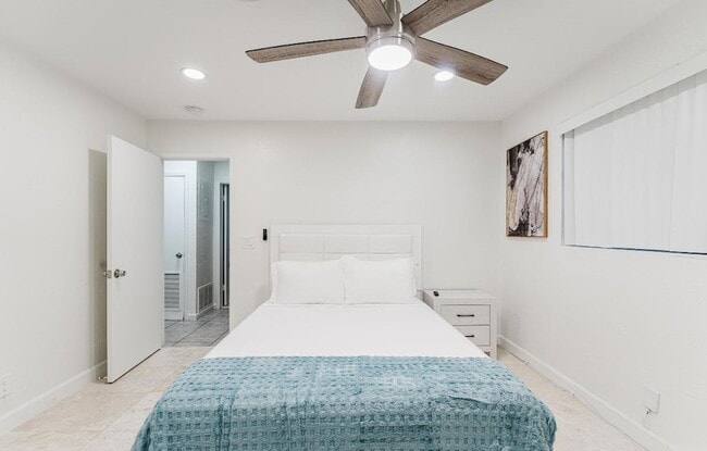 Building Photo - 1016 NE 26th Ave