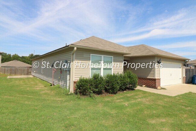 Building Photo - Spacious 4 Bedroom Home in Fox Hollow