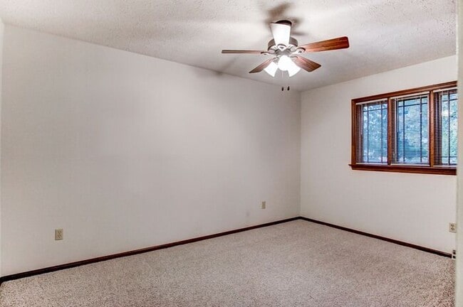 Building Photo - 4 Bedroom Home in Westerville