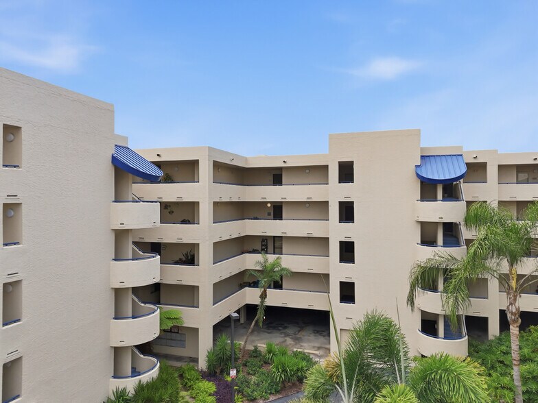 Building Photo - 835 S Osprey Ave