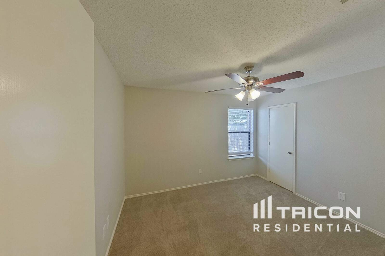 Building Photo - 4931 Darrow Ln