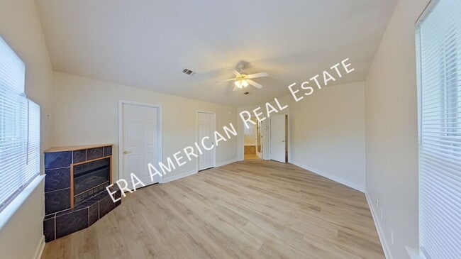 Building Photo - 3884 Mesa Rd