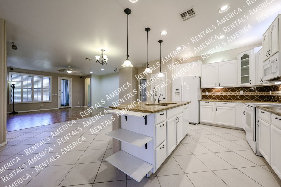 Building Photo - 30984 N Obsidian Dr