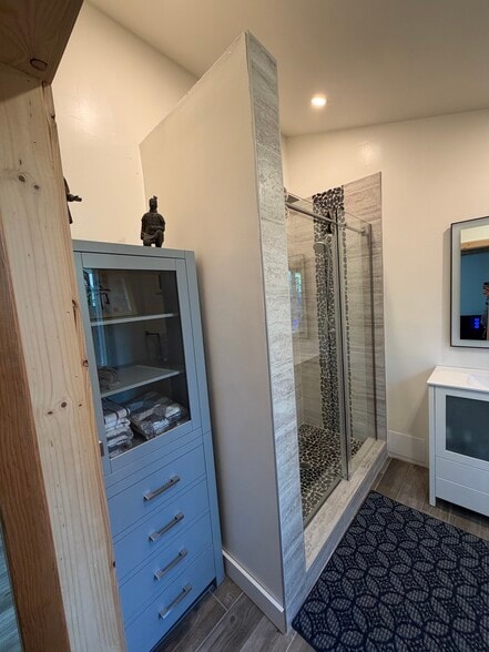 Building Photo - 7711 Owensmouth Ave