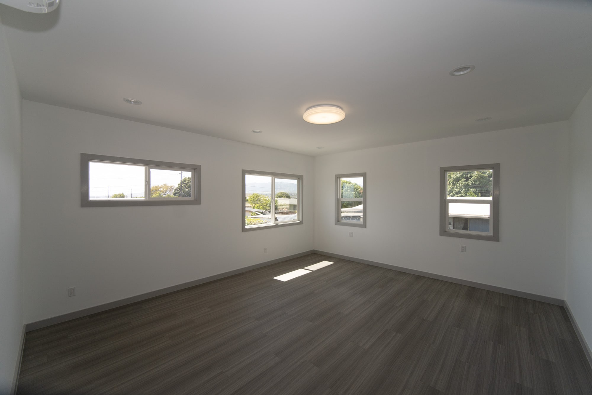 Building Photo - 733 Hoopai St