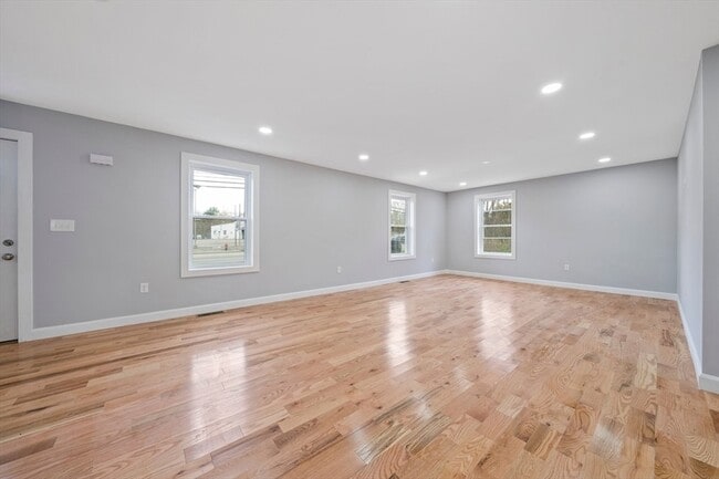 Building Photo - 13 Broadway