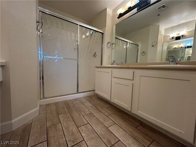 Building Photo - 67 E Agate Ave