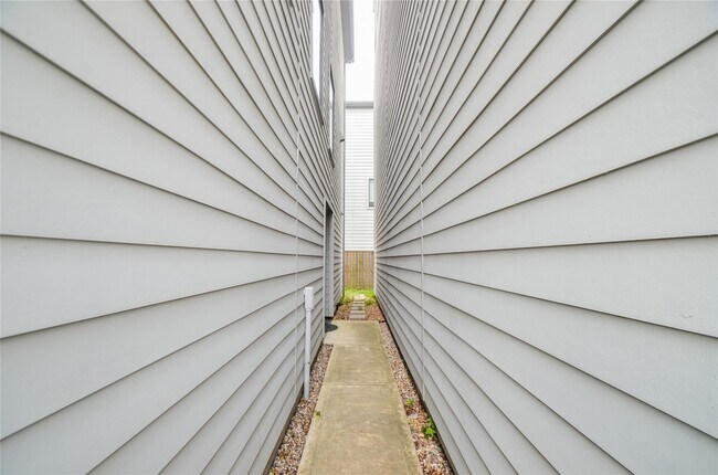 Building Photo - 3804 Leeland St