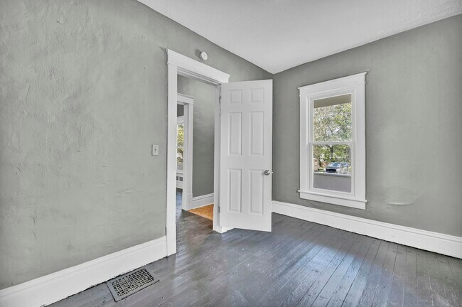 Building Photo - 1238 McKinley Ave