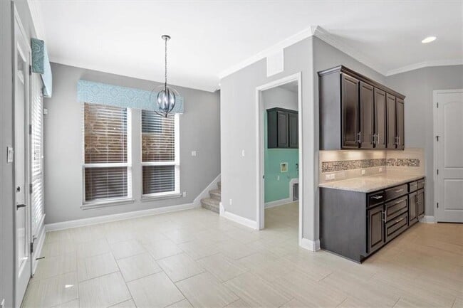 Building Photo - 409 Spanish Mustang Dr