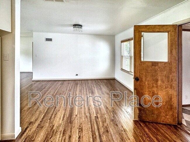 Building Photo - 1506 E 54th St