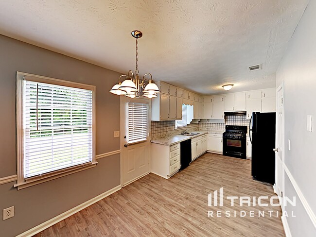 Building Photo - 110 W Forest Dr