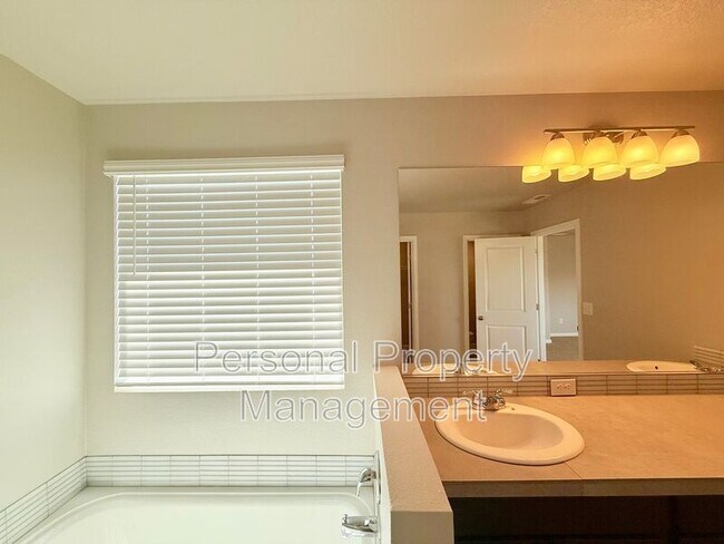 Building Photo - 2727 S White Salmon Dr