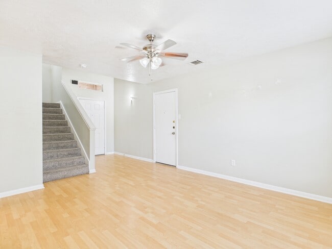 Building Photo - 1812 W Villa Maria Rd