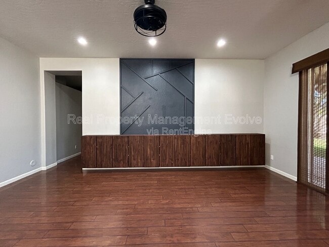 Building Photo - 774 E Maria Ln