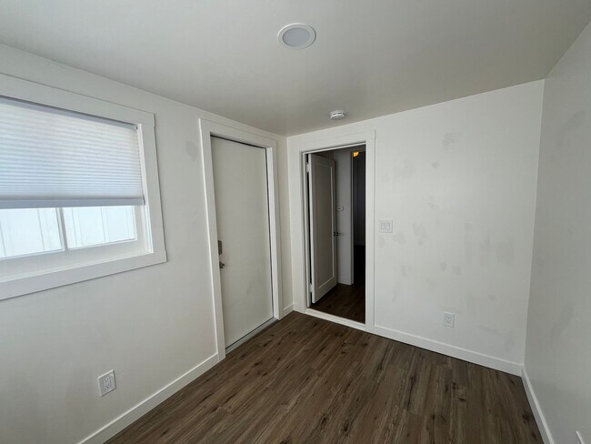 Building Photo - 644 Mountain View St