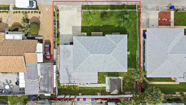 Building Photo - 135 E 28th St