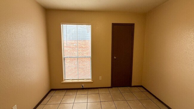 Building Photo - 13480 S Thorntree Dr