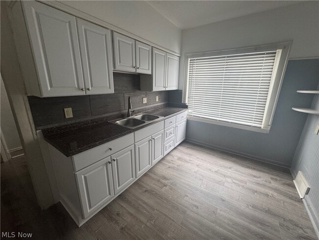 Building Photo - 839 Lecona Dr