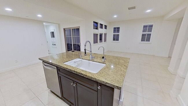 Building Photo - Gorgeous 3 Bedroom 2.5 Bath Townhome