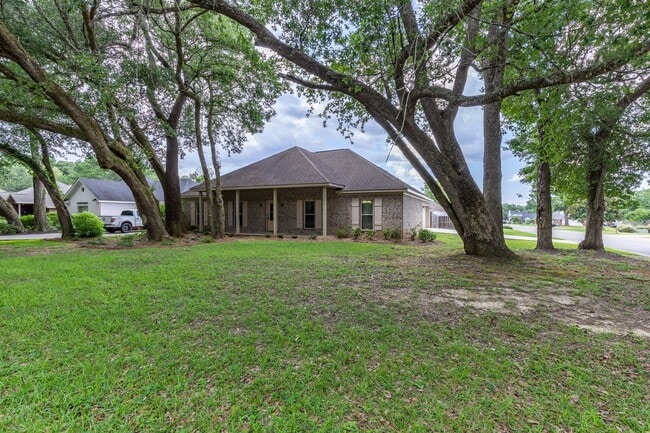 Building Photo - COMING SOON – Available July 1 | $2,150/Mo...