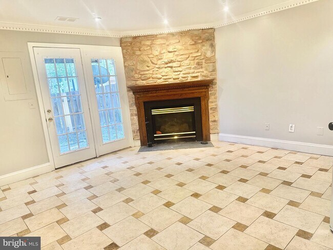 Building Photo - 7819 Colonial Springs Blvd