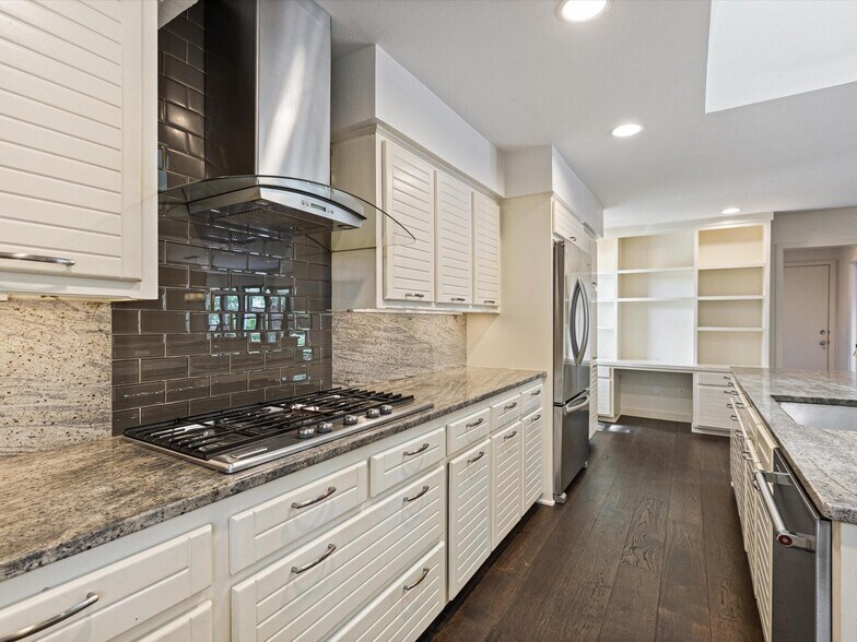 Building Photo - 6801 Winding Rose Trl