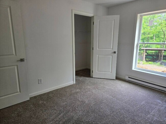 Building Photo - 43 Hull Dr