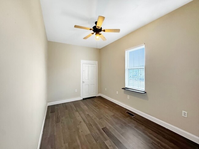 Building Photo - Cozy Vibes, 2 bedroom duplex, pet friendly!!!!