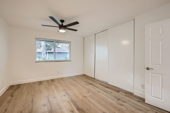 Building Photo - Recently Renovated!! - 3 Bedroom/2 Bath Fi...