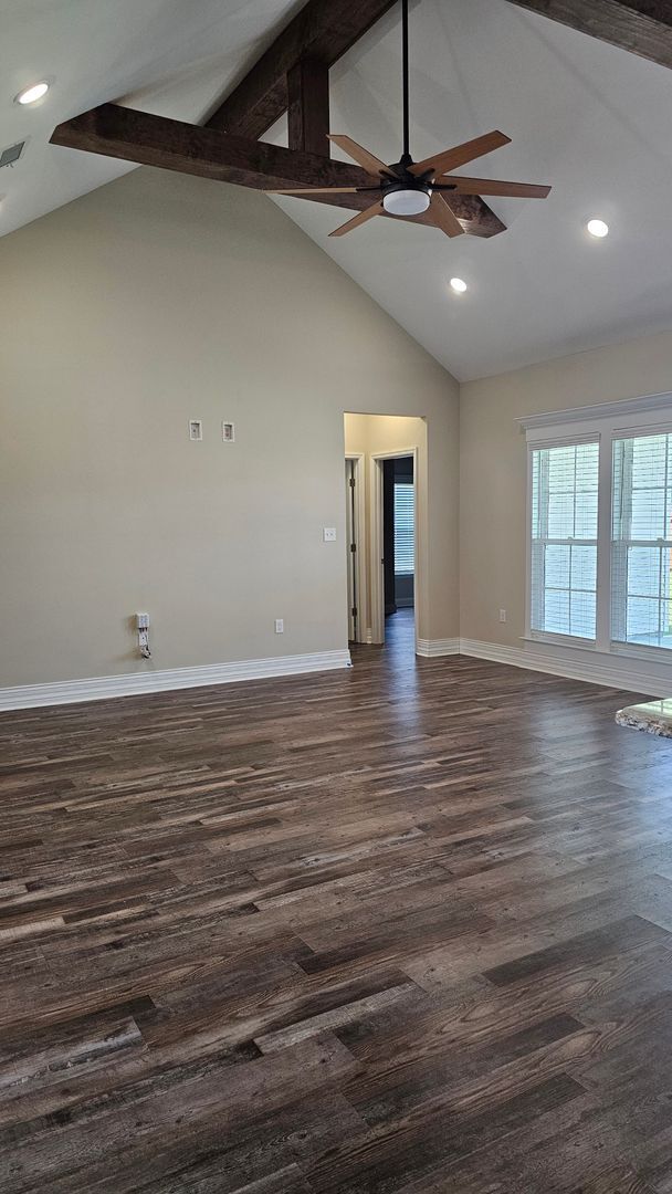 Building Photo - Knights Landing four bedroom home