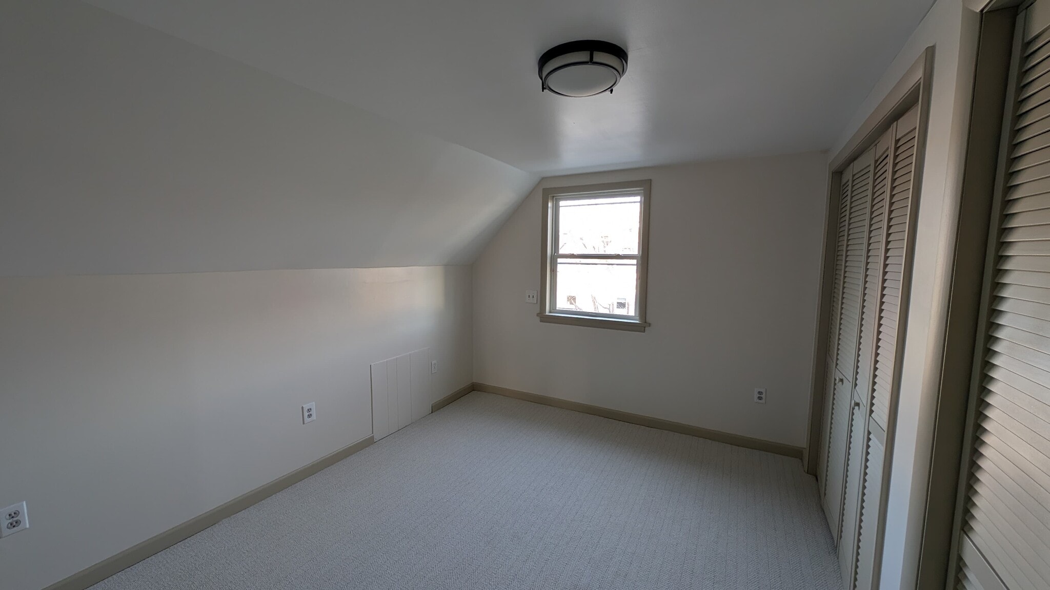 3rd floor bedroom 2 - 347 Spahr St