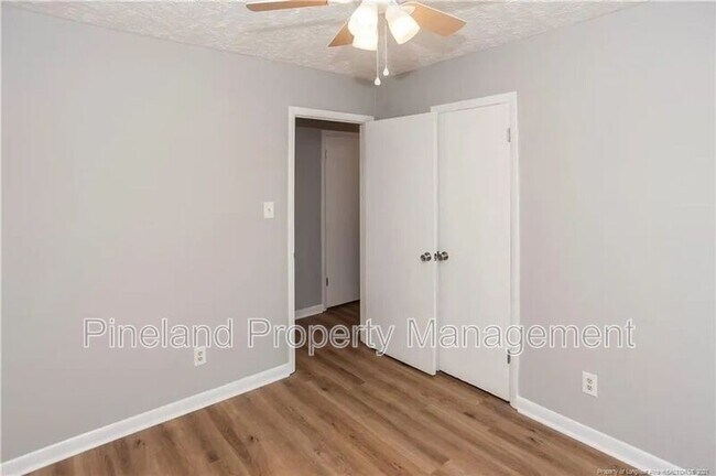 Building Photo - 2012 Lakemeadow Dr