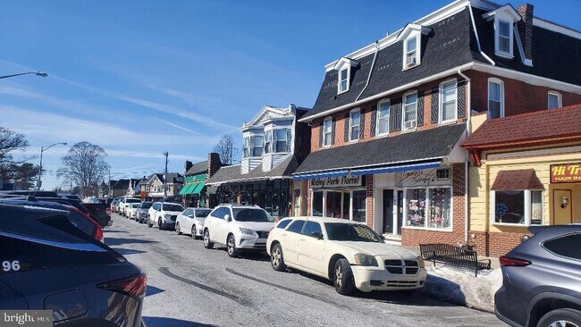 Building Photo - 29 E Hinckley Ave