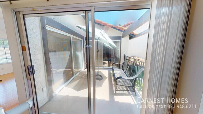 Building Photo - 5606 Las Virgenes Rd