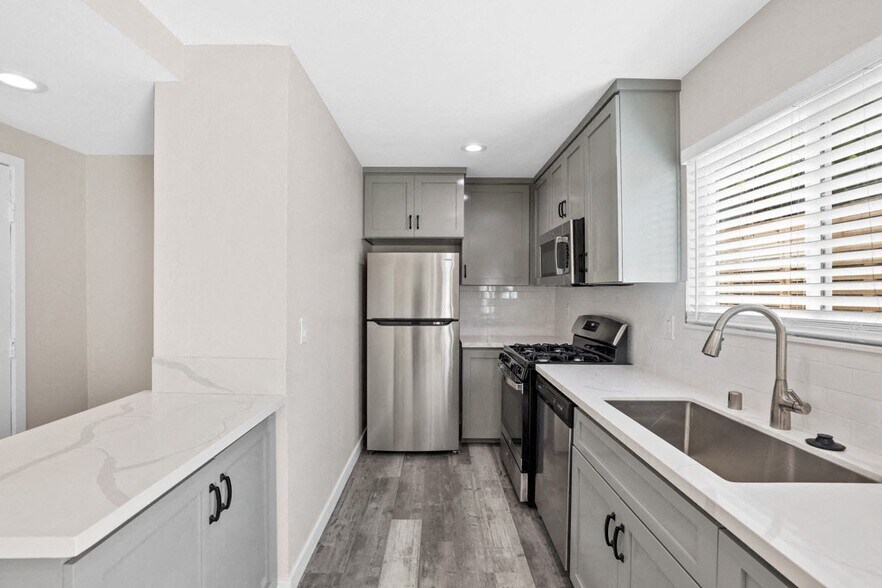 Hamilton Courtyard Apartments 381 Hamilton St Costa Mesa CA 92627