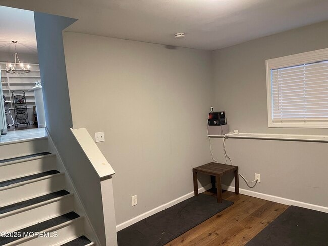 Building Photo - 162 S Linden Ave